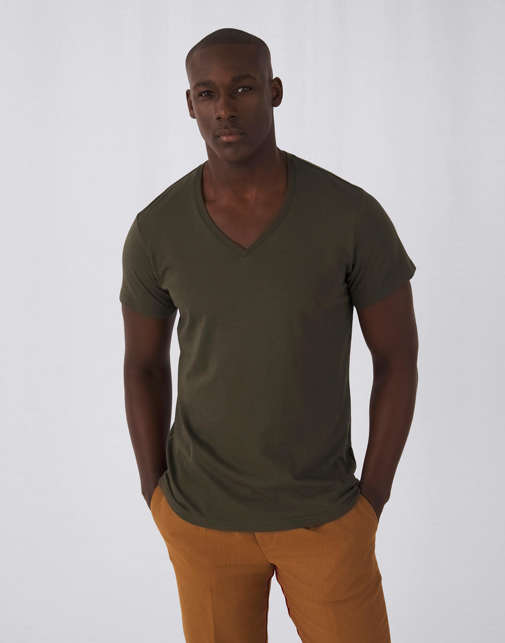 B&C TM044 Organic Inspire V-Neck T-Shirt /men